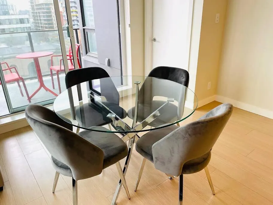 Apartment Lovely Downtown 2 Bedroom Condo With Free Parking Victoria