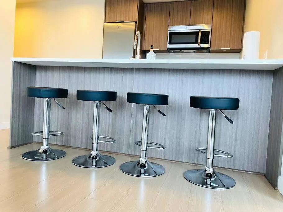 Apartment Lovely Downtown 2 Bedroom Condo With Free Parking Victoria